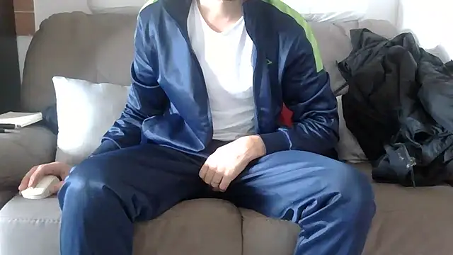 Amicisegreti online show from January 15, 9:57 am