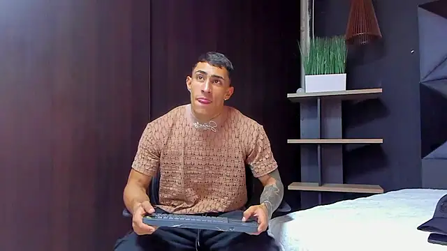 Snapshot of adrian_ray chatting on September 11, 6:07 pm adrian ray online show from September 11, 6:07 pm