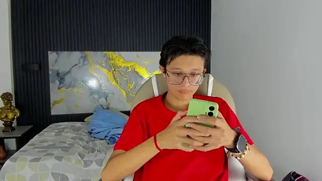 SantiagoRusso18 online show from December 3, 4:29 am