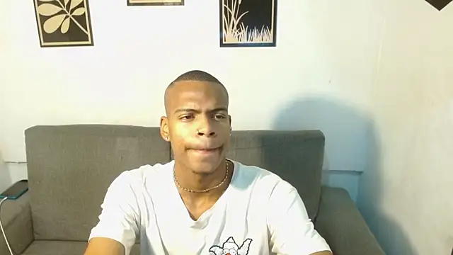 Snapshot of criss_zuri chatting on October 6, 11:48 am criss zuri online show from October 6, 11:48 am