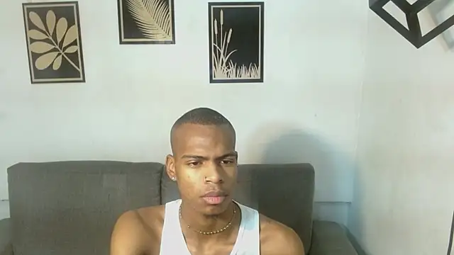 Snapshot of criss_zuri chatting on October 1, 11:36 am criss zuri online show from October 1, 11:36 am