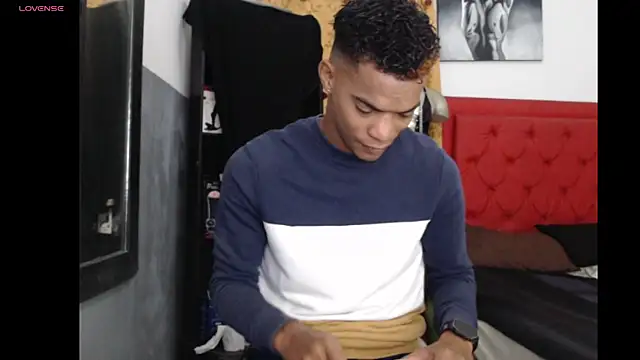 Snapshot of David_s3xy chatting on October 4, 2:22 pm David s3xy online show from October 4, 2:22 pm
