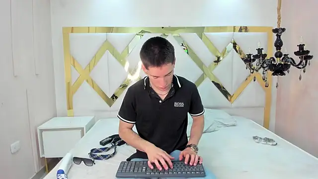 HunterHeat  online show from September 13, 11:44 am