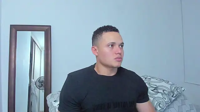 KingLevi01 online show from April 17, 11:29 pm