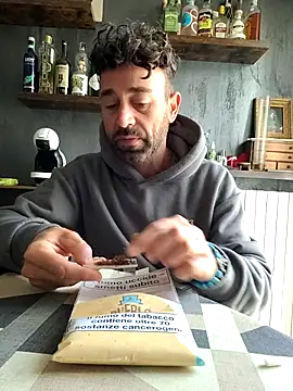 Snapshot of MatteoDom85 chatting on October 26, 9:44 am MatteoDom85 online show from October 26, 9:44 am