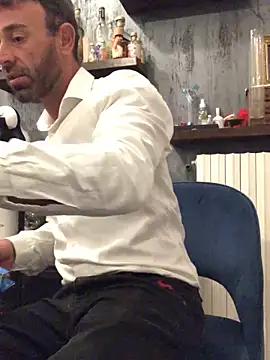 Snapshot of MatteoDom85 chatting on October 2, 9:30 pm MatteoDom85 online show from October 2, 9:30 pm