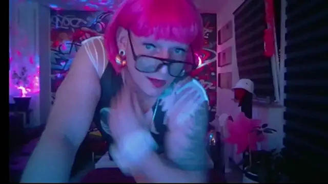 hellgirl1980 online show from July 2, 11:22 pm