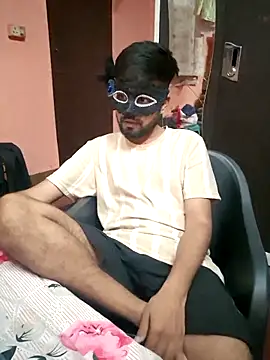 soniriyaa010101 online show from March 13, 8:33 am