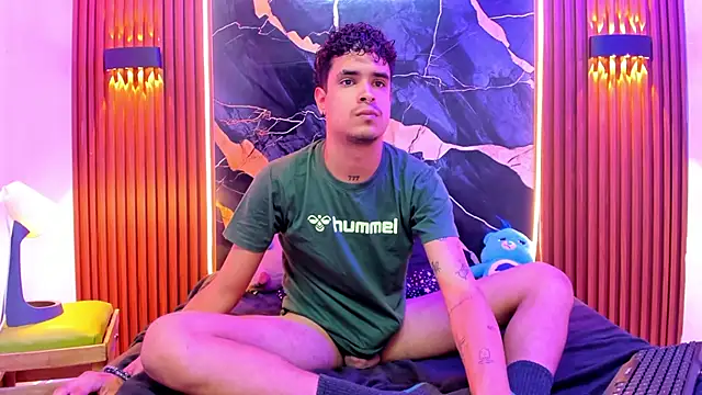 Snapshot of Lucky_boys__X chatting on February 14, 7:42 pm Lucky boys X online show from February 14, 7:42 pm