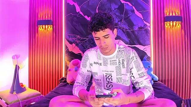 Snapshot of Lucky_boys__X chatting on February 9, 2:22 pm Lucky boys X online show from February 9, 2:22 pm