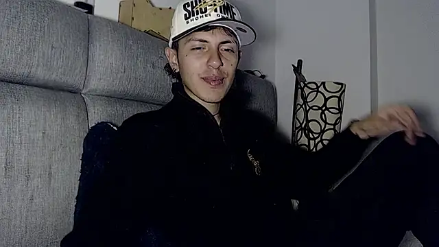 Snapshot of NaytonFreeman chatting on October 15, 12:29 am NaytonFreeman online show from October 15, 12:29 am