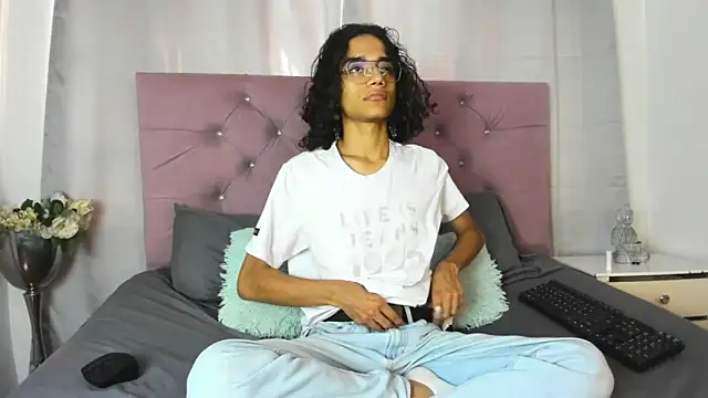 EthanBlackwoodd online show from October 17, 8:02 pm