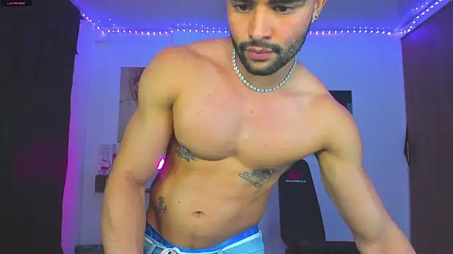 Snapshot of JordanRossie chatting on October 8, 1:21 am JordanRossie online show from October 8, 1:21 am