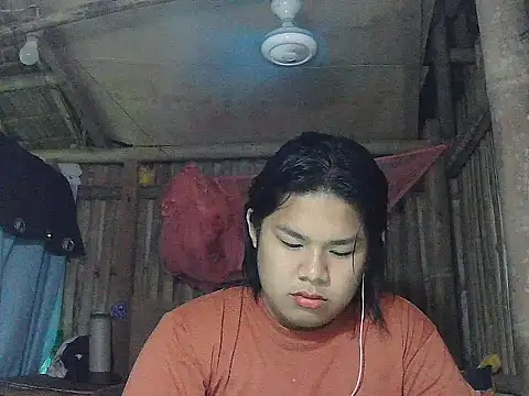 Huntrix2025 online show from April 6, 1:23 pm