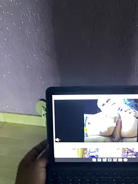 Snapshot of kylieputinha chatting on October 4, 6:35 pm kylieputinha online show from October 4, 6:35 pm