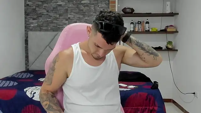 BooyHott  online show from February 23, 8:43 pm