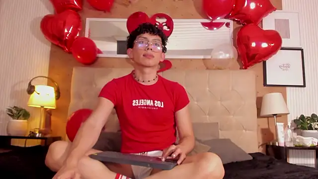 liam twiink online show from February 14, 3:23 am