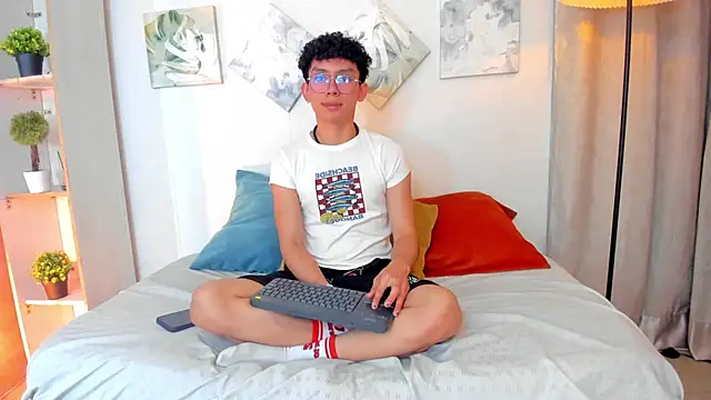 liam twiink online show from January 18, 2:35 am