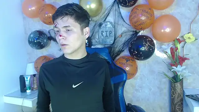 Aaron Foxxx online show from October 26, 5:48 pm