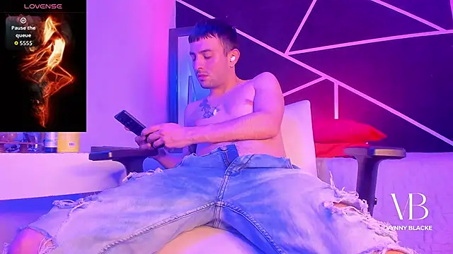 VynnyBlacke  online show from November 23, 1:49 am