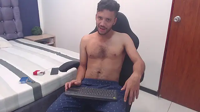 Juan FelipeX01 online show from November 25, 6:32 pm