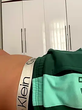 khonglongvong86 online show from October 1, 4:49 am