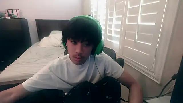 youngasianboy2007 online show from October 29, 4:21 pm