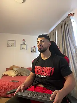 Ezzio Scolaro online show from January 18, 9:17 pm