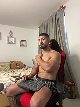 Ezzio Scolaro online show from December 15, 10:40 pm