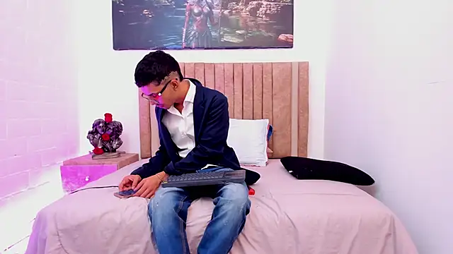 Timothe Evans online show from November 20, 8:18 pm