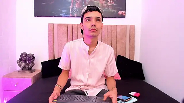 Timothe Evans online show from November 15, 8:33 pm