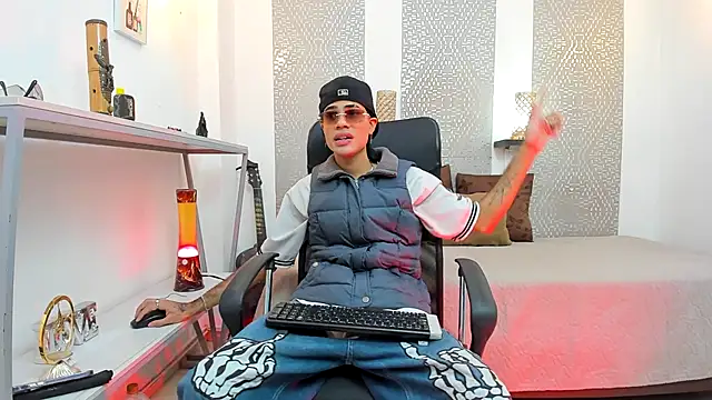 JacobBlackwell  online show from October 12, 8:03 pm