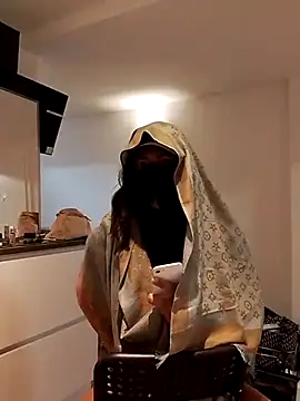 loubnarabb online show from November 1, 8:02 pm