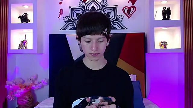 Emo Boy  online show from February 14, 8:15 pm