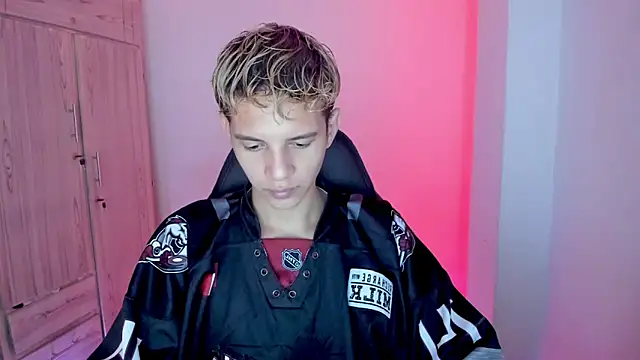 tylernova online show from February 12, 3:12 am