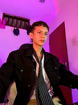 tylernova online show from October 31, 3:52 am