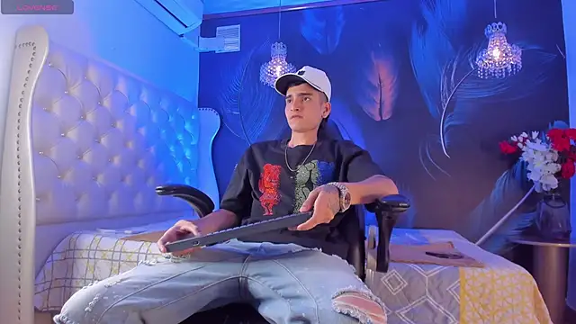 Ethan Boy  online show from December 5, 9:11 pm