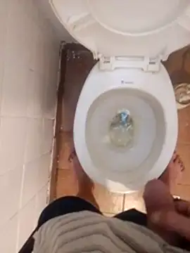 Snapshot of jjLARAY chatting on October 22, 9:57 am jjLARAY online show from October 22, 9:57 am