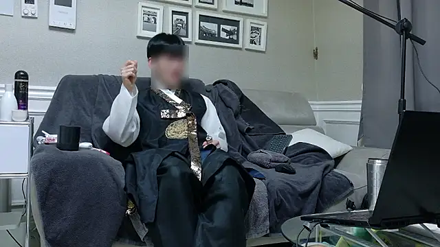 koreanboy2341 online show from February 16, 2:26 pm