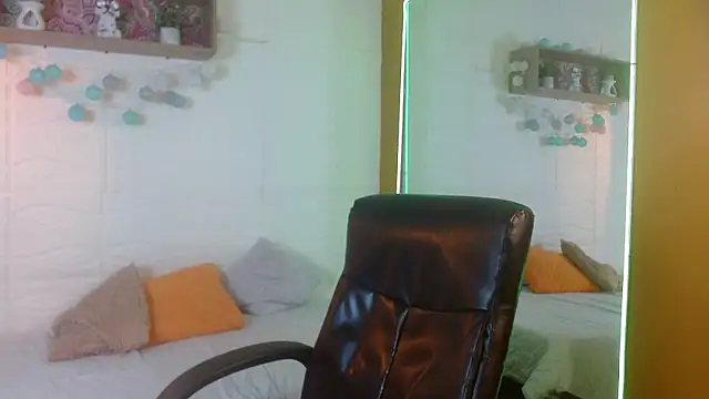 AmethystShadow17 online show from April 19, 3:44 pm