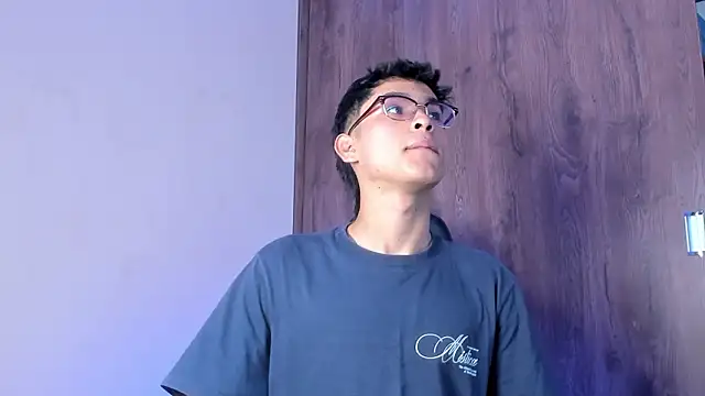 Muchachito18 online show from February 5, 9:00 pm