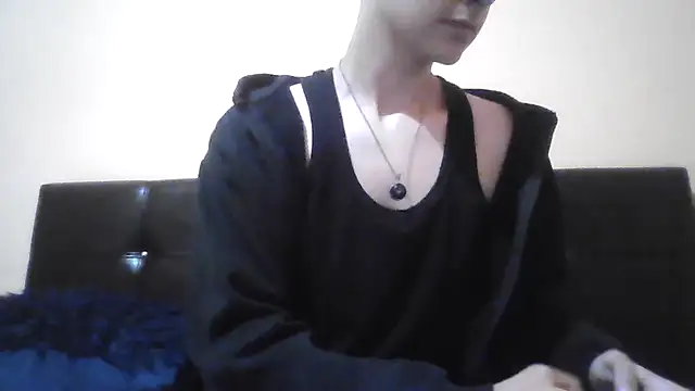 esmermoon online show from October 31, 11:19 pm