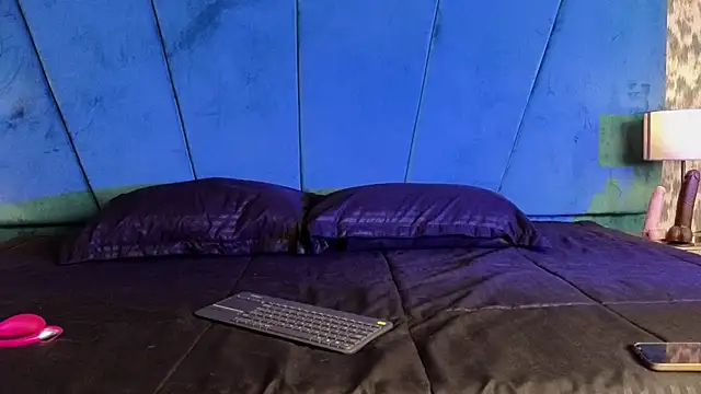 Aaron Eze online show from October 22, 10:24 pm