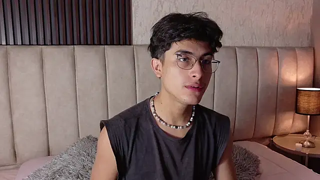 Aaron Eze online show from January 7, 8:03 pm