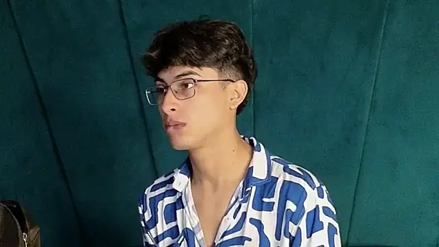 Aaron Eze online show from November 20, 9:02 pm