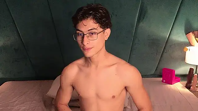 Aaron Eze online show from February 28, 1:15 am