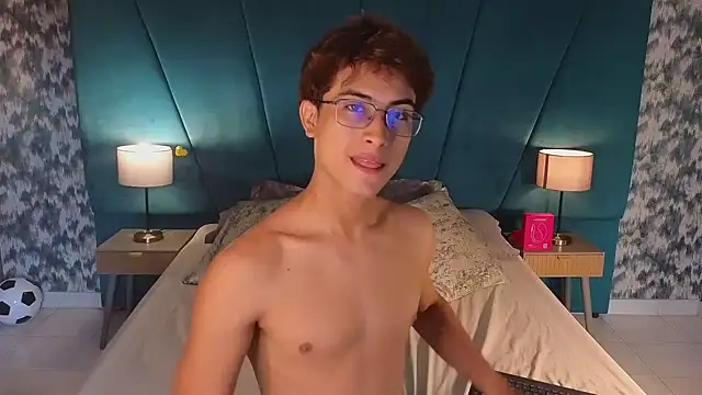 Aaron Eze online show from July 12, 12:29 pm
