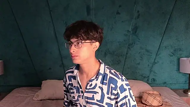 Aaron Eze online show from March 29, 12:05 pm