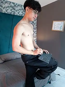 Aaron Eze online show from March 10, 1:06 pm