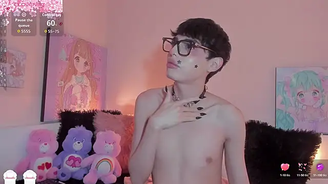 Strawberry Kitty  online show from February 21, 7:09 am